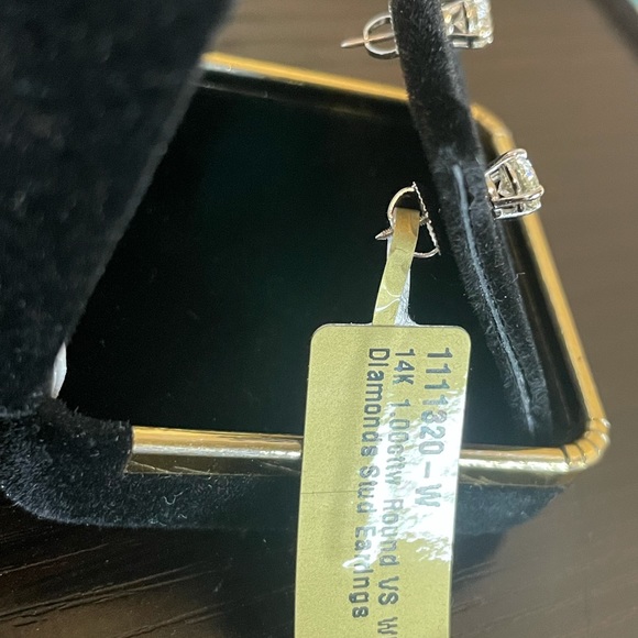 14K 1.00 cttw Round VS Diamond Stud Earrings - Picture 3 of 3